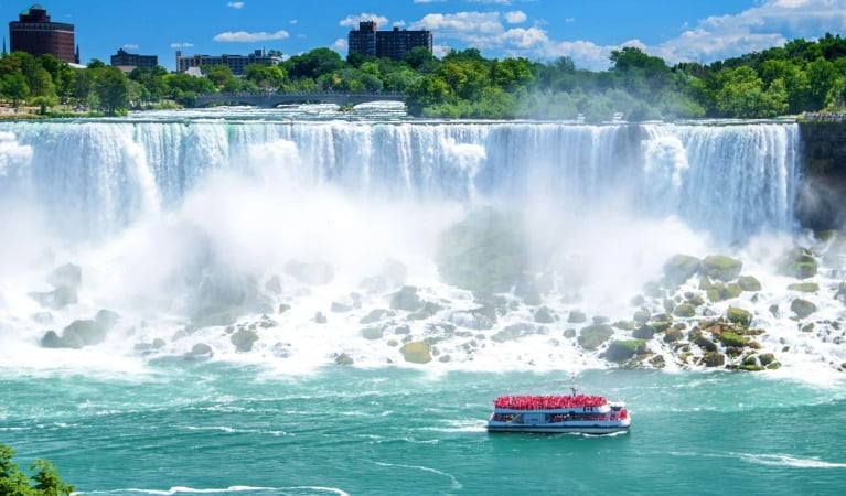 Canadian Cascades: Niagara Falls to Montreal