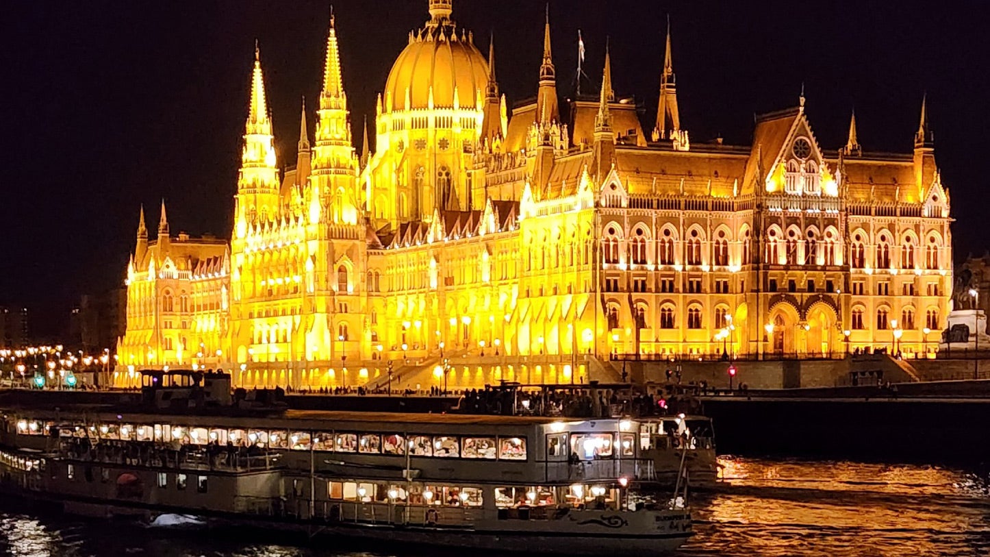 Budapest Evening Illumination Cruise